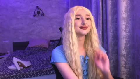 honey_sunset online show from September 2025 05:34:02 PM