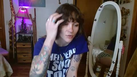 Honey Bee online show from February 2025 07:21:01 PM