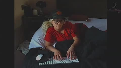 Snapshot of honeybuhnny chatting on May 2026 03:50:02 PM honeybuhnny online show from May 2026 03:50:02 PM