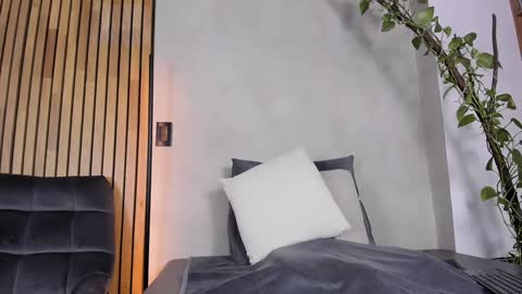 Sofia independent model online show from December 2024 11:23:02 AM