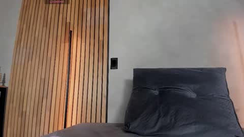 Sofia independent model online show from November 2025 11:42:01 AM