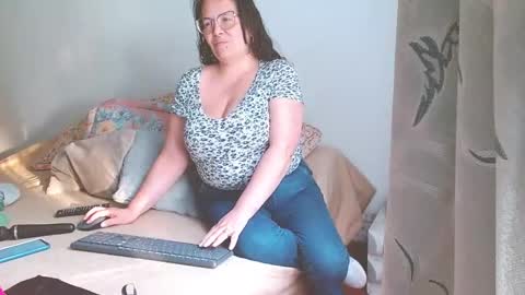 Snapshot of honeyhotpaty chatting on December 2024 09:58:02 PM sofia online show from December 2024 09:58:02 PM