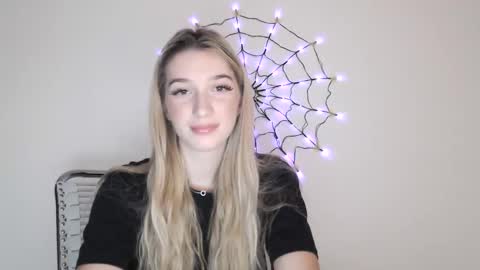 Snapshot of honeyveil chatting on October 2025 01:23:04 PM honeyveil online show from October 2025 01:23:04 PM