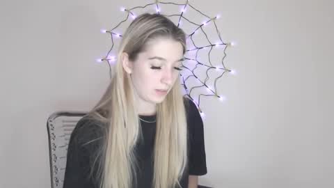 Snapshot of honeyveil chatting on November 2025 11:22:02 AM honeyveil online show from November 2025 11:22:02 AM