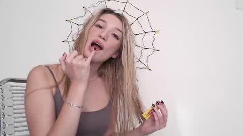 Snapshot of honeyveil chatting on November 2025 12:16:01 PM honeyveil online show from November 2025 12:16:01 PM