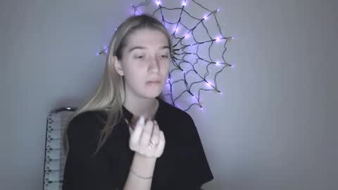 Snapshot of honeyveil chatting on November 2025 02:07:02 PM honeyveil online show from November 2025 02:07:02 PM