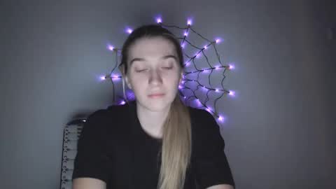 Snapshot of honeyveil chatting on November 2025 04:40:01 PM honeyveil online show from November 2025 04:40:01 PM