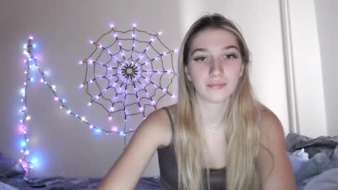 Snapshot of honeyveil chatting on November 2025 12:27:01 PM honeyveil online show from November 2025 12:27:01 PM