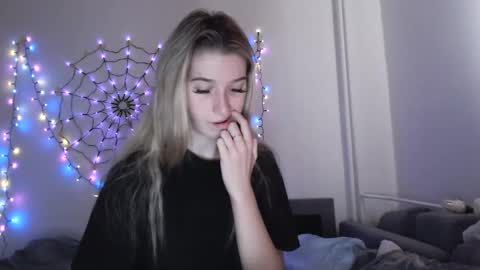 Snapshot of honeyveil chatting on November 2025 12:55:01 PM honeyveil online show from November 2025 12:55:01 PM