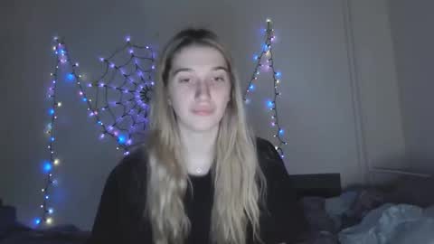 Snapshot of honeyveil chatting on November 2025 03:27:01 PM honeyveil online show from November 2025 03:27:01 PM