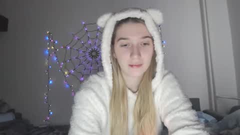 Snapshot of honeyveil chatting on November 2025 01:21:02 PM honeyveil online show from November 2025 01:21:02 PM