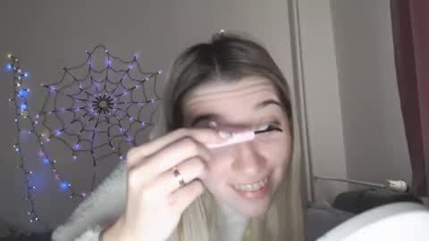 Snapshot of honeyveil chatting on November 2025 10:05:01 AM honeyveil online show from November 2025 10:05:01 AM