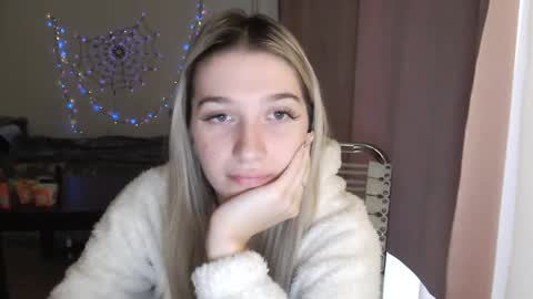 Snapshot of honeyveil chatting on November 2025 12:51:01 PM honeyveil online show from November 2025 12:51:01 PM