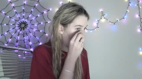 Snapshot of honeyveil chatting on November 2025 11:57:02 AM honeyveil online show from November 2025 11:57:02 AM