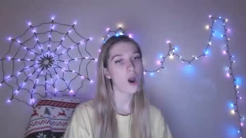 Snapshot of honeyveil chatting on December 2025 09:02:01 PM honeyveil online show from December 2025 09:02:01 PM