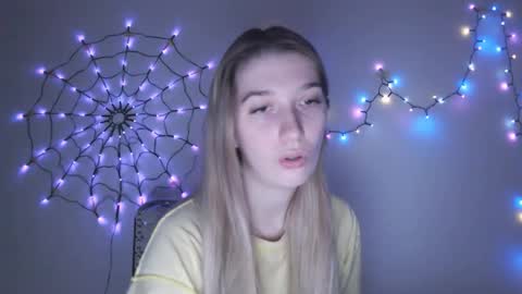 Snapshot of honeyveil chatting on December 2025 02:15:01 PM honeyveil online show from December 2025 02:15:01 PM