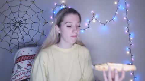 Snapshot of honeyveil chatting on December 2025 02:25:02 PM honeyveil online show from December 2025 02:25:02 PM