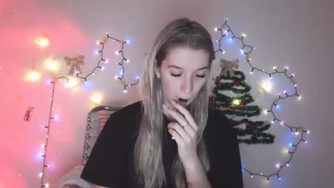 Snapshot of honeyveil chatting on December 2025 10:22:01 AM honeyveil online show from December 2025 10:22:01 AM