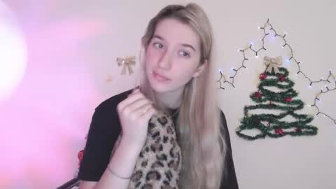 honeyveil online show from January 2026 12:18:02 PM