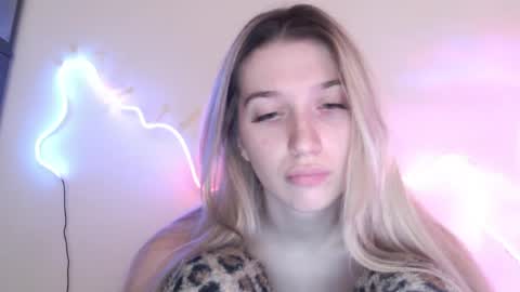 honeyveil online show from April 2026 03:49:02 PM