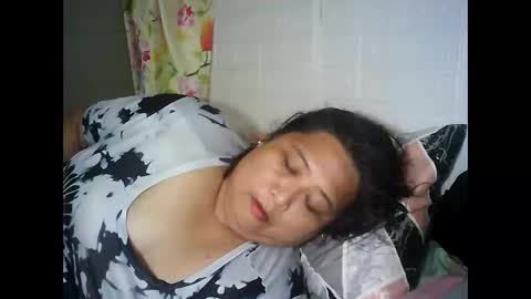Snapshot of honeyvonz chatting on April 2026 10:07:02 PM Merry online show from April 2026 10:07:02 PM