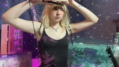 Snapshot of honeyxlimbed chatting on January 2025 12:10:01 AM Emi Rose online show from January 2025 12:10:01 AM