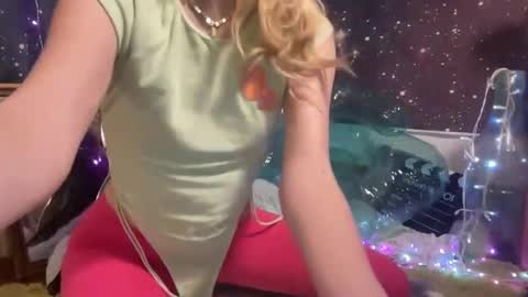 Snapshot of honeyxlimbed chatting on February 2025 04:59:02 AM Emi Rose online show from February 2025 04:59:02 AM