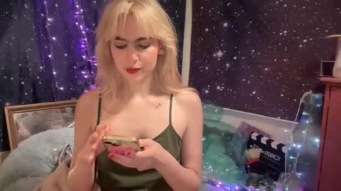 Snapshot of honeyxlimbed chatting on February 2025 03:53:02 AM Emi Rose online show from February 2025 03:53:02 AM