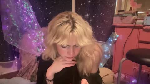 Snapshot of honeyxlimbed chatting on March 2025 06:10:02 AM Emi Rose online show from March 2025 06:10:02 AM