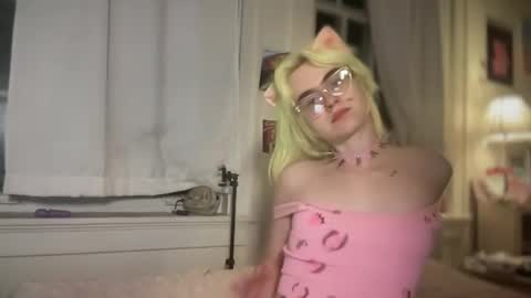 Snapshot of honeyxlimbed chatting on October 2025 05:00:02 AM Emi Rose online show from October 2025 05:00:02 AM