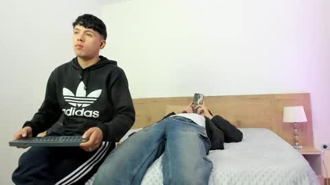 hoot_booys_ online show from February 2026 07:54:01 PM