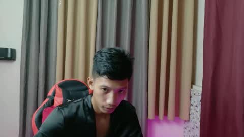 Snapshot of horny_asianmoreno chatting on November 2025 09:25:02 PM ROGER online show from November 2025 09:25:02 PM