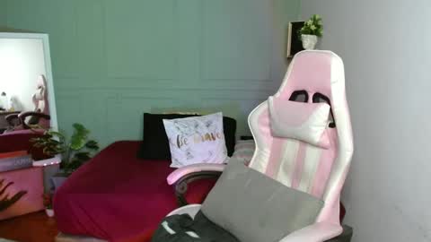 Snapshot of horny_neighbors_ chatting on January 2025 05:15:02 AM onlyTiffany I broke up with frank 10 days ago online show from January 2025 05:15:02 AM