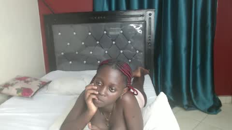 Snapshot of hornybella4 chatting on March 2025 02:03:01 AM Bella online show from March 2025 02:03:01 AM