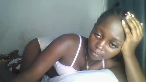 Snapshot of hornybella84 chatting on May 2026 05:24:01 AM Bella online show from May 2026 05:24:01 AM