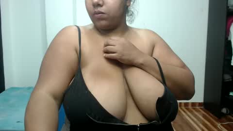 Snapshot of hornyboobs18 chatting on October 2025 12:58:01 AM karen online show from October 2025 12:58:01 AM