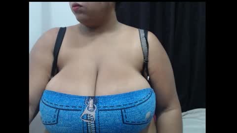 Snapshot of hornyboobs18 chatting on October 2025 06:58:02 AM karen online show from October 2025 06:58:02 AM