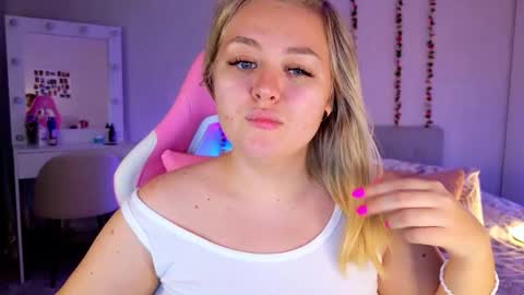 Snapshot of hornycakee chatting on November 2025 07:44:01 AM HornyCakee online show from November 2025 07:44:01 AM