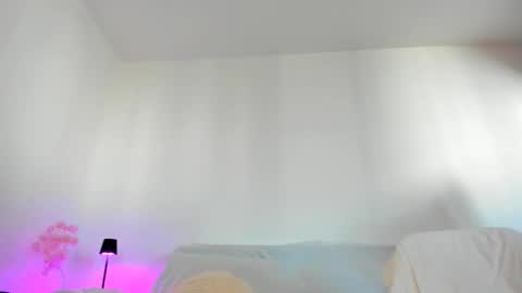 Snapshot of hornyemma_ chatting on November 2025 09:32:01 AM Emma online show from November 2025 09:32:01 AM