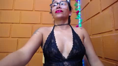 Snapshot of hornywife_ chatting on December 2024 02:46:02 AM Agatha online show from December 2024 02:46:02 AM