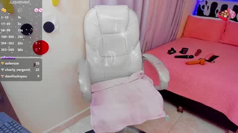 Snapshot of hot_beauty__ chatting on January 2025 01:41:02 PM VALENTINA online show from January 2025 01:41:02 PM