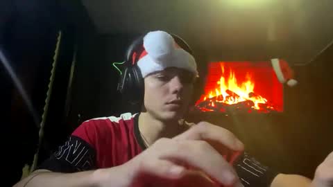 Snapshot of hot_boy_2002_ chatting on December 2024 07:53:02 PM Hot boy 2002 online show from December 2024 07:53:02 PM