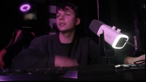 Snapshot of hot_boy_2002_ chatting on October 2025 07:44:02 PM Hot boy 2002 online show from October 2025 07:44:02 PM