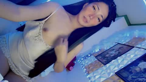 its me CLAUDIA online show from March 2025 12:44:02 PM