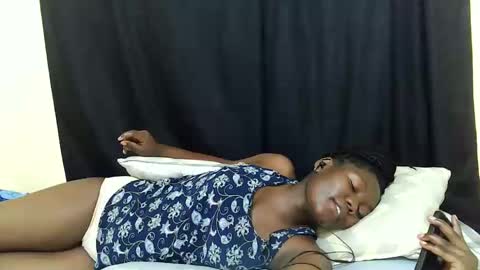 Snapshot of hot_darling95 chatting on December 2025 07:06:02 AM Milly online show from December 2025 07:06:02 AM