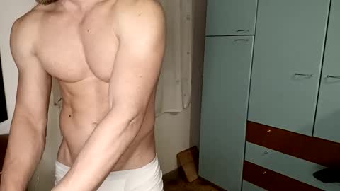 hot_italianboy online show from October 2025 12:00:01 AM