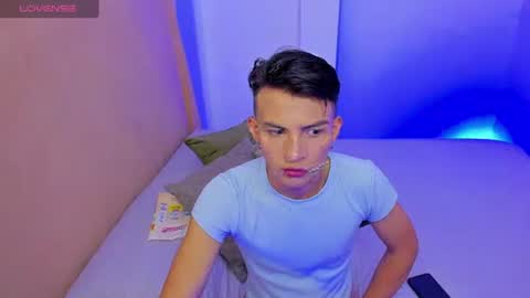 Snapshot of hot_latin_temptation chatting on April 2026 02:44:01 AM Alejandro online show from April 2026 02:44:01 AM
