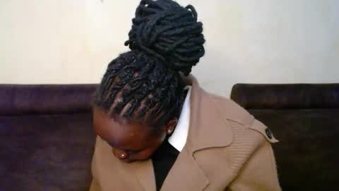 Linah online show from November 2025 06:52:02 PM