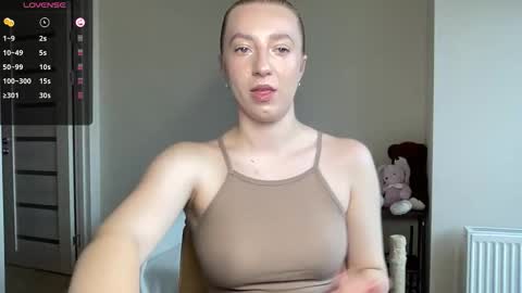 Lina online show from October 2025 12:34:02 PM