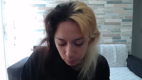 Mia online show from September 2025 02:33:02 PM